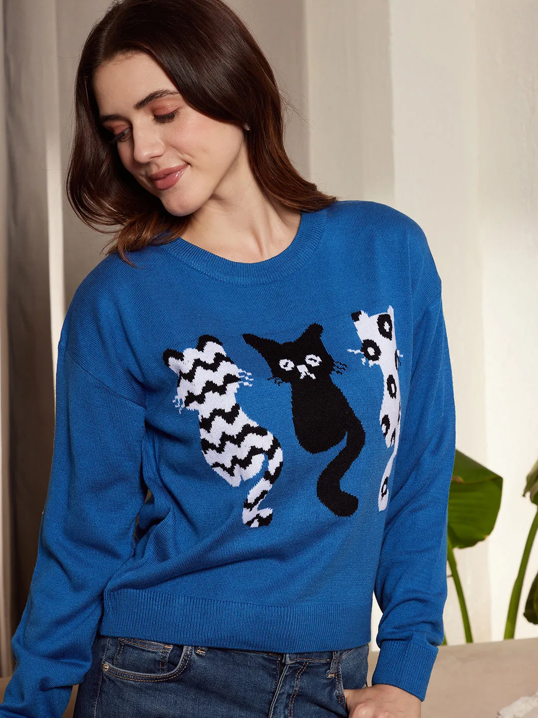 Berrylush Women Blue, White, & Black Cat Printed Round Neck Drop-Shoulder Sleeves Ribbed Hem Regular Sweater